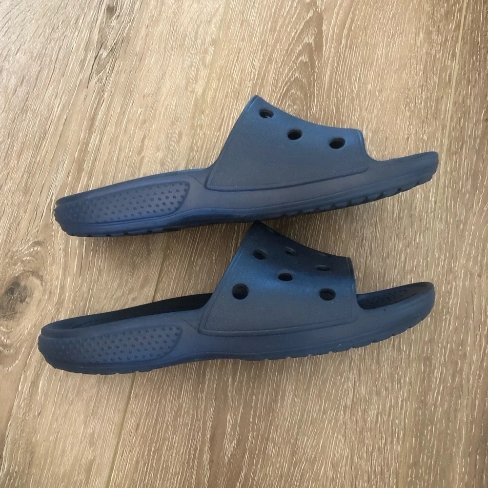 CROCS Classic II Slide Sandals Navy Blue men’s 3/women’s 5 with crocs charm